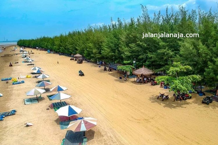 Pesona Pantai Karang Jahe Di Rembang