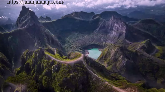 Menelusuri Keindahan Gunung Kelud